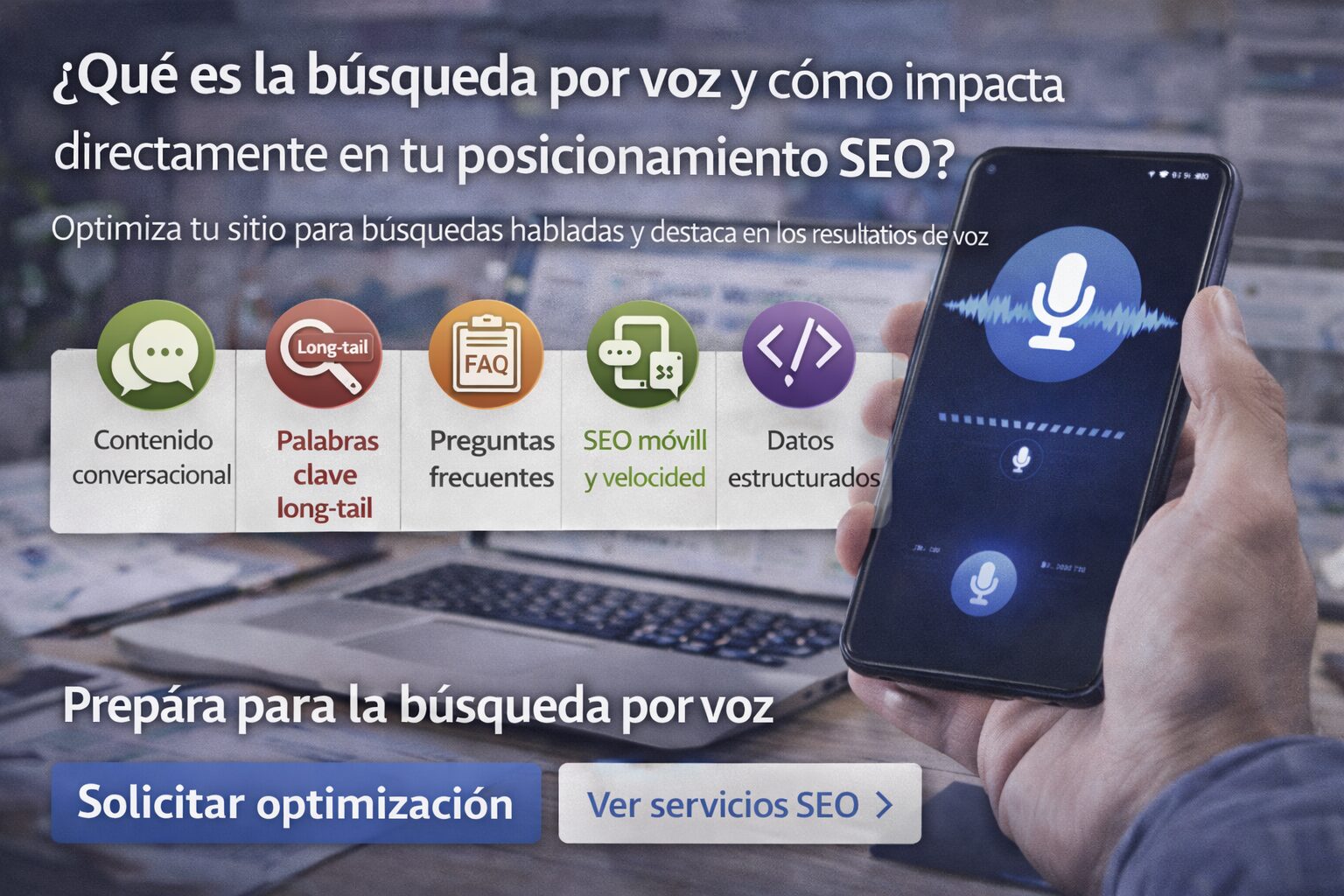 Persona realizando una búsqueda por voz desde un teléfono móvil